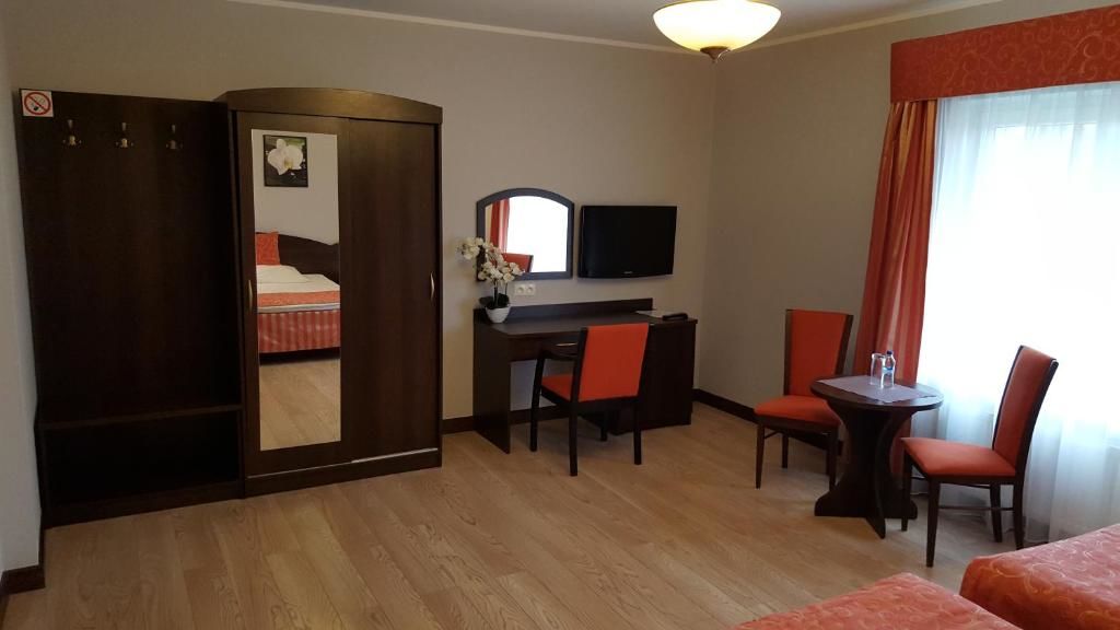 Отели типа «постель и завтрак» Pokoje Hotelowe Figaro Плоцк-81