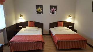 Отели типа «постель и завтрак» Pokoje Hotelowe Figaro Плоцк Двухместный номер с 2 отдельными кроватями-13