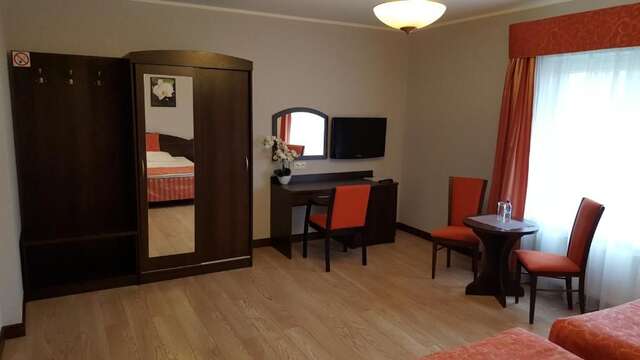 Отели типа «постель и завтрак» Pokoje Hotelowe Figaro Плоцк-80